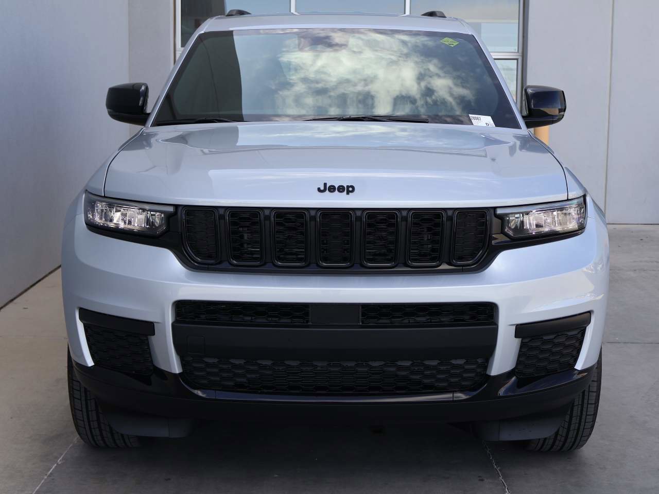 New 2025 Jeep Grand Cherokee L Laredo image 5