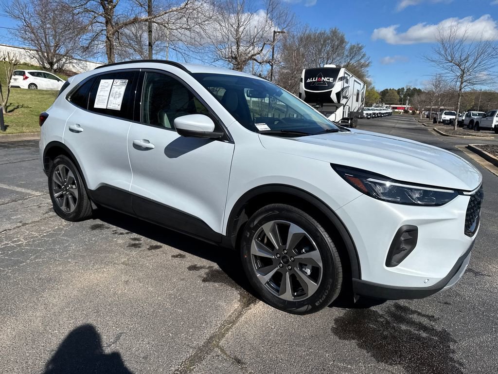 Used 2025 Ford Escape Platinum w/ Premium Technology Package image 1