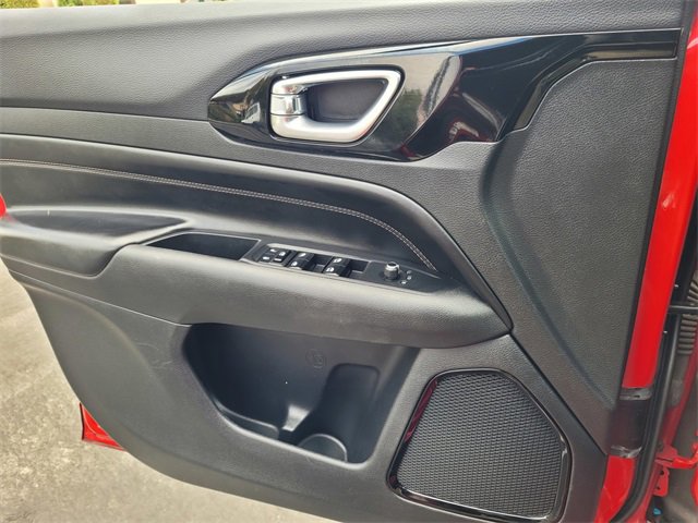 Used 2023 Jeep Compass Limited image 13