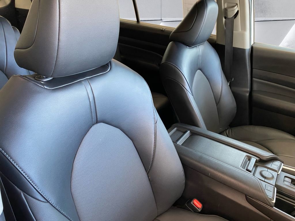 Used 2024 Toyota Grand Highlander XLE image 12