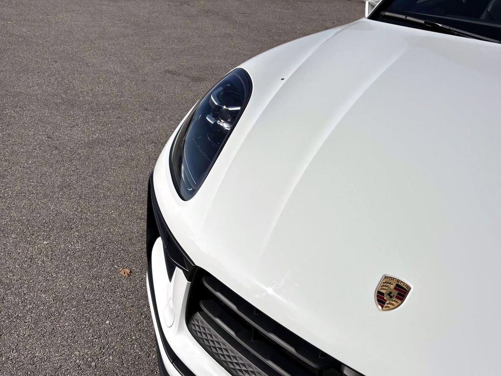 Certified 2025 Porsche Macan image 15