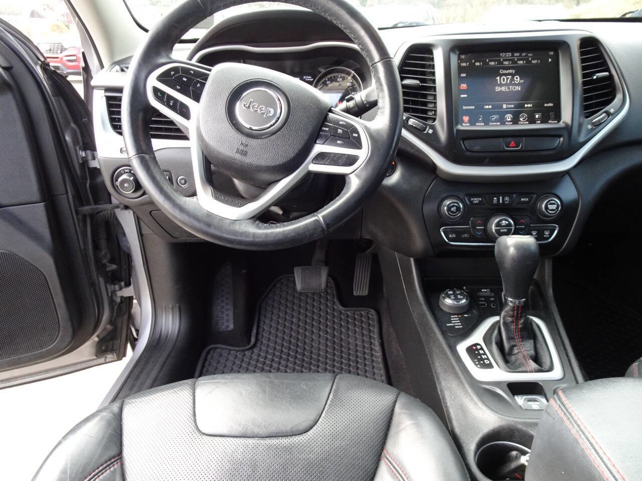 Used 2017 Jeep Cherokee Trailhawk image 20