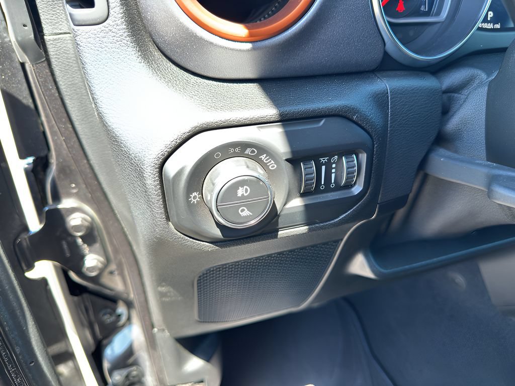 Used 2021 Jeep Gladiator Mojave AWD/4WD image 14