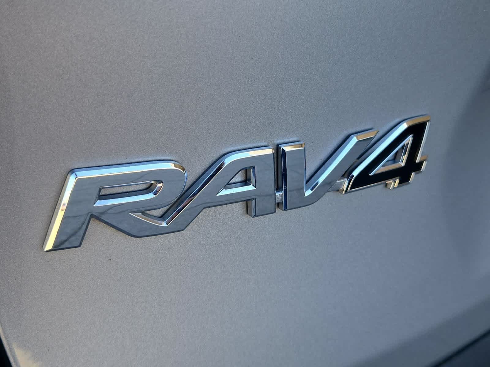 Used 2020 Toyota RAV4 XLE w/ Convenience Package FWD image 13