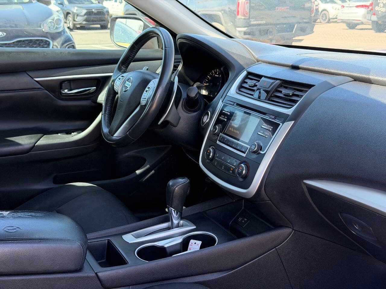 Used 2016 Nissan Altima 2.5 SR w/ LED Appearance Package image 3