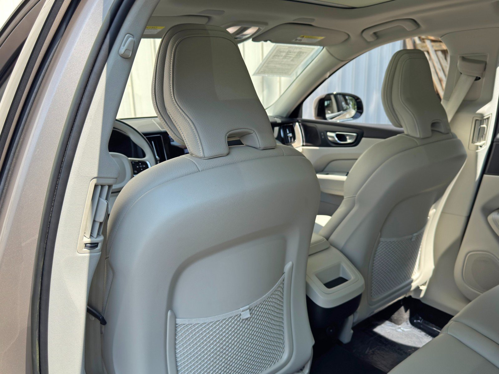 Used 2023 Volvo XC60 B5 Plus AWD/4WD image 37