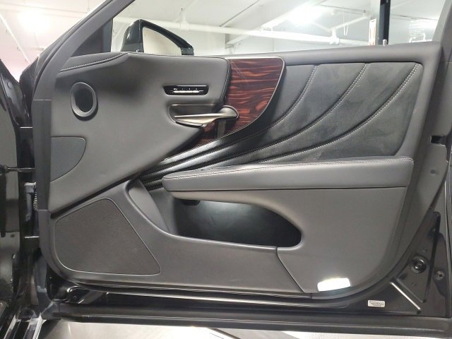 Used 2019 Lexus LS 500h 500h Base image 27