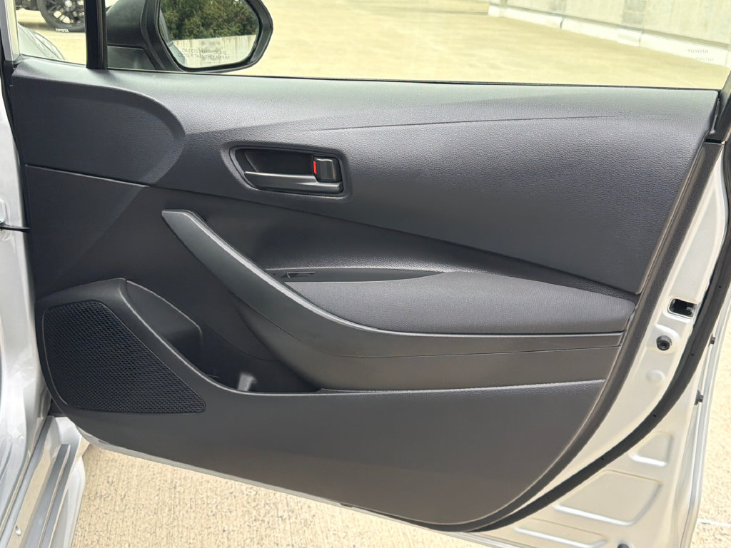 Used 2025 Toyota Corolla LE FWD image 10