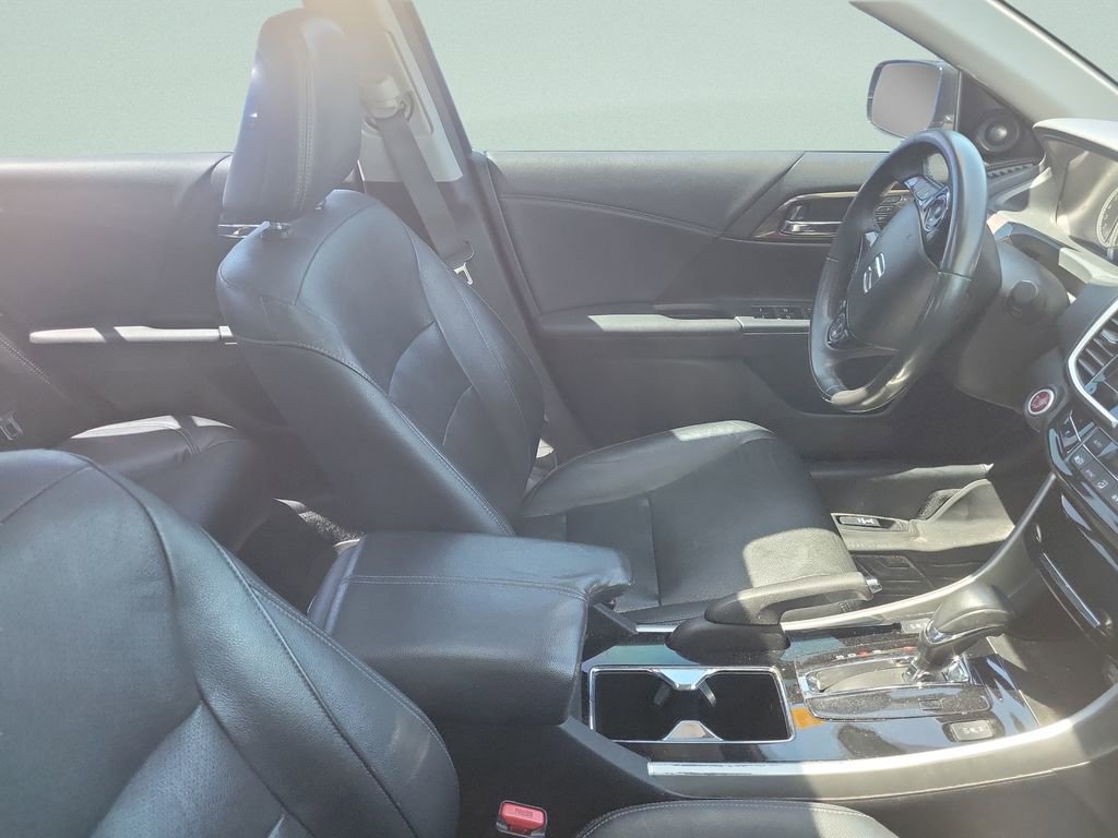 Used 2017 Honda Accord Touring image 33