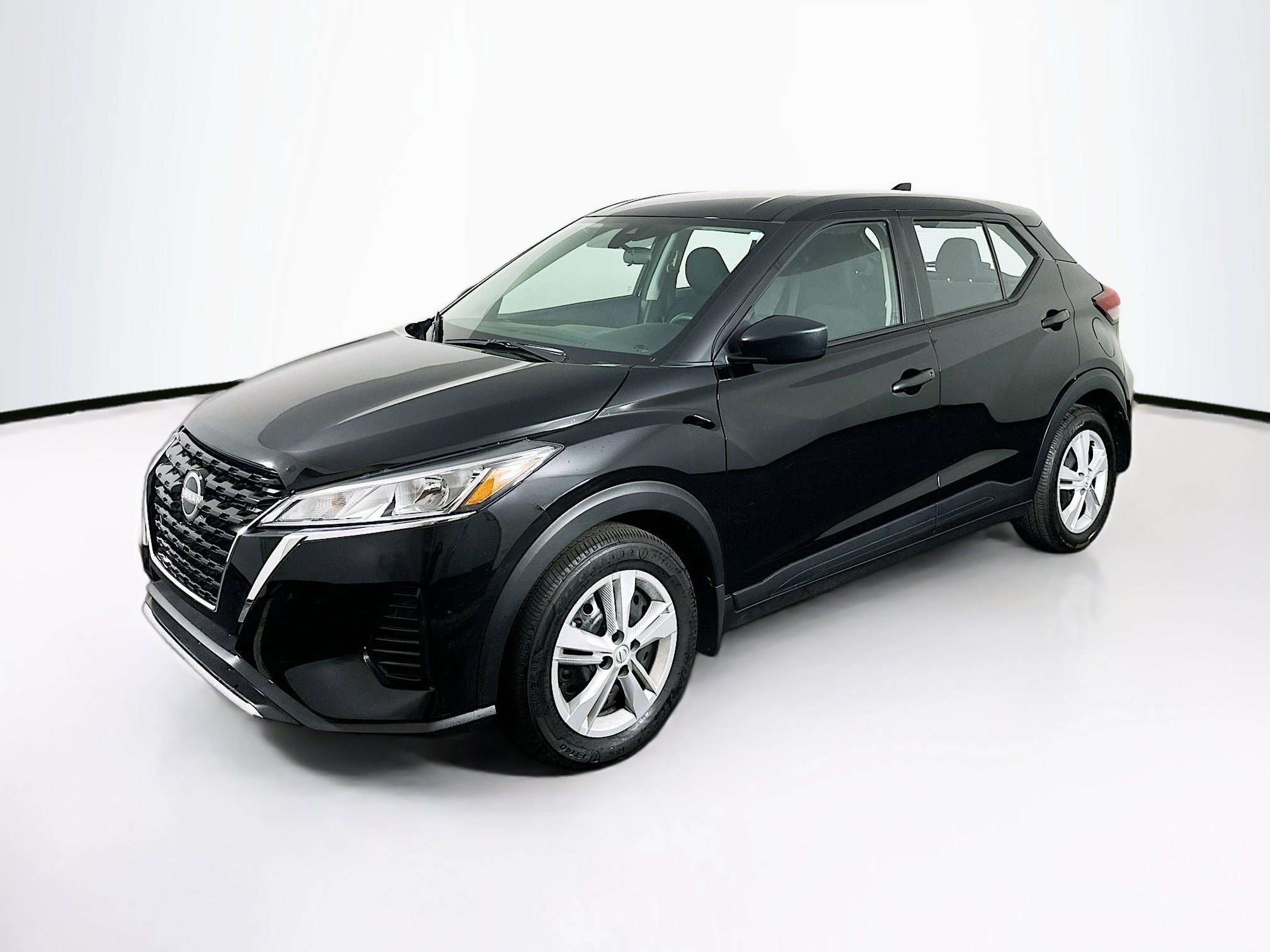 Used 2024 Nissan Kicks S image 3