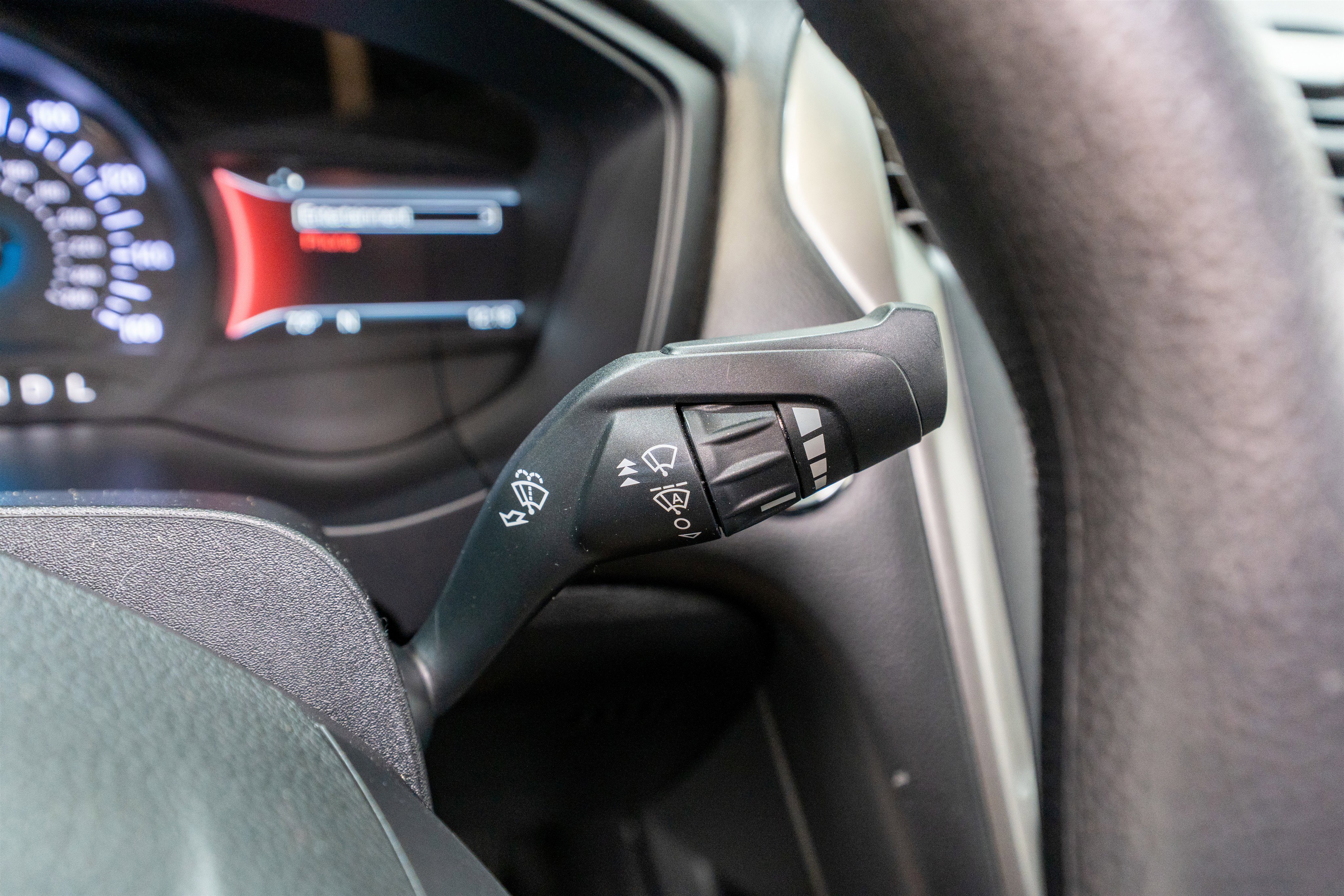 Used 2018 Ford Fusion SE FWD image 24