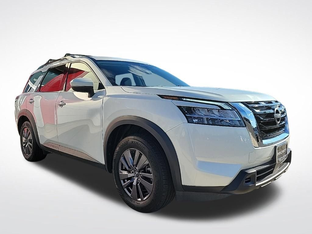 Used 2022 Nissan Pathfinder SV image 7
