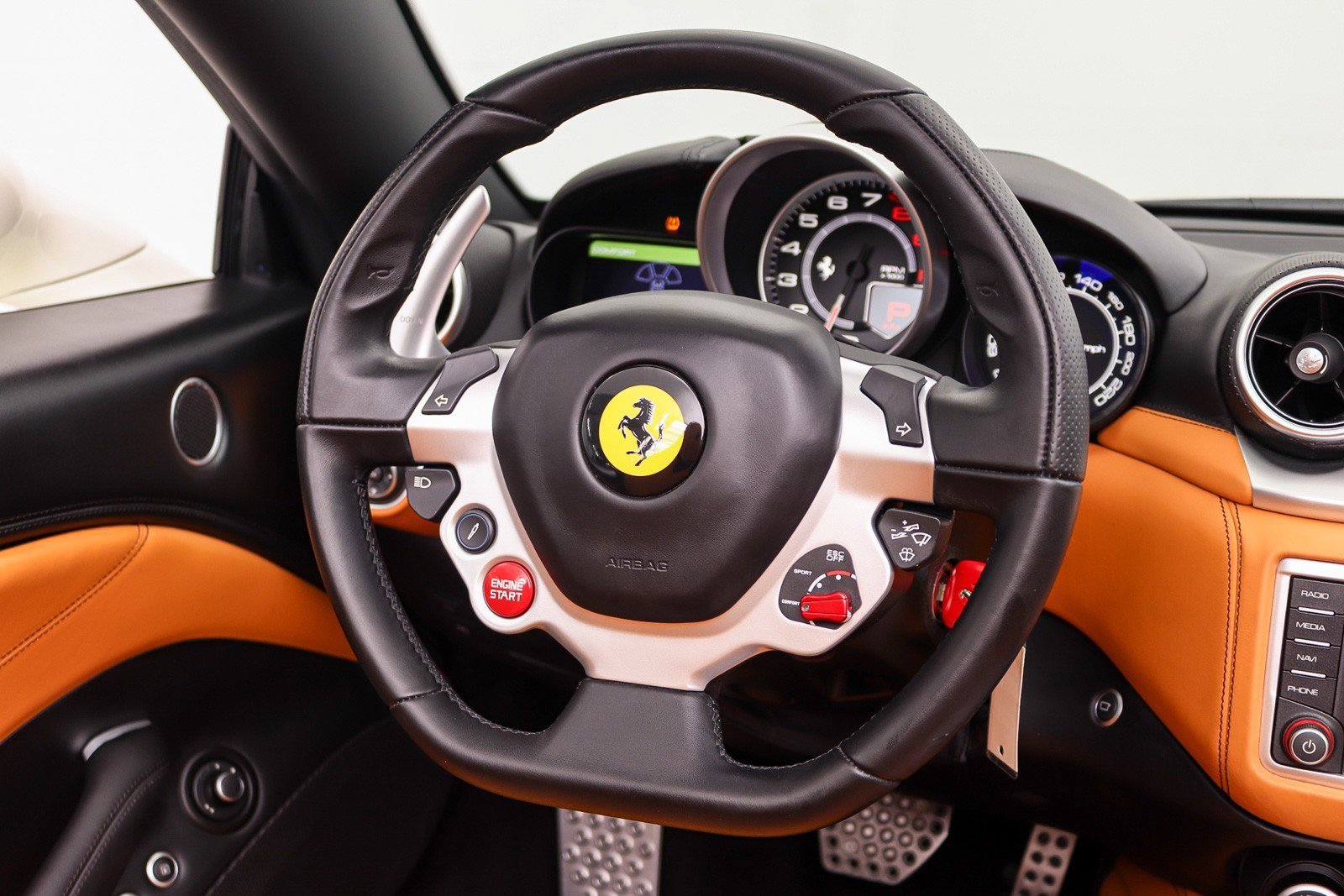 Used 2017 Ferrari California T RWD image 28