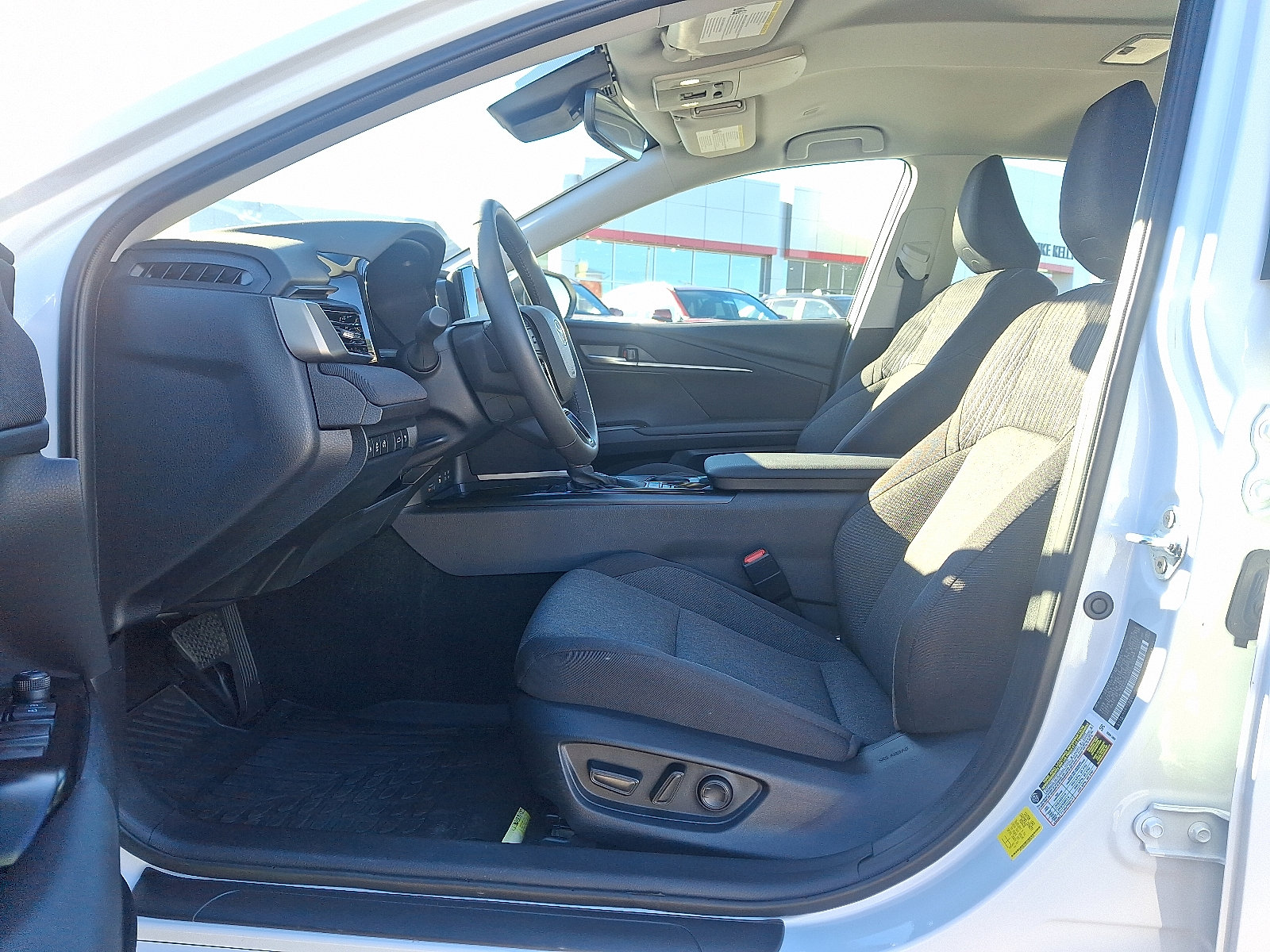 Certified 2025 Toyota Camry Hybrid image 13