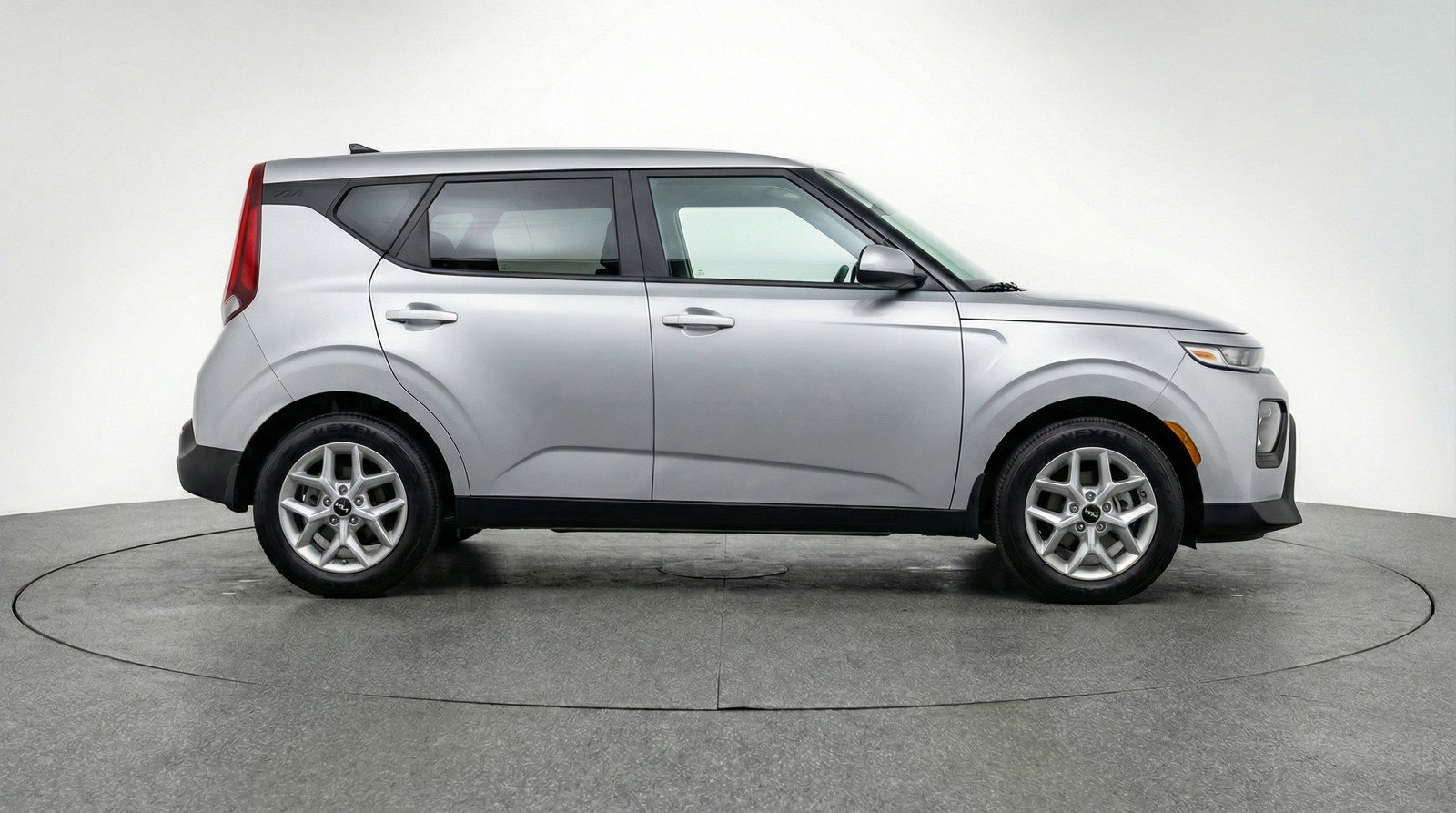 Used 2025 Kia Soul LX w/ LX Technology Package image 11