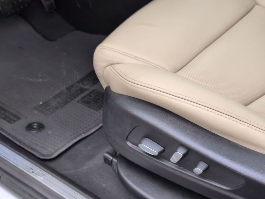 Used 2018 Cadillac XT5 Luxury w/ Driver Awareness Package image 22