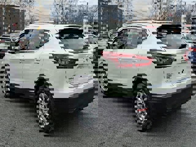 Used 2022 Nissan Rogue Sport SV w/ Technology Package image 4