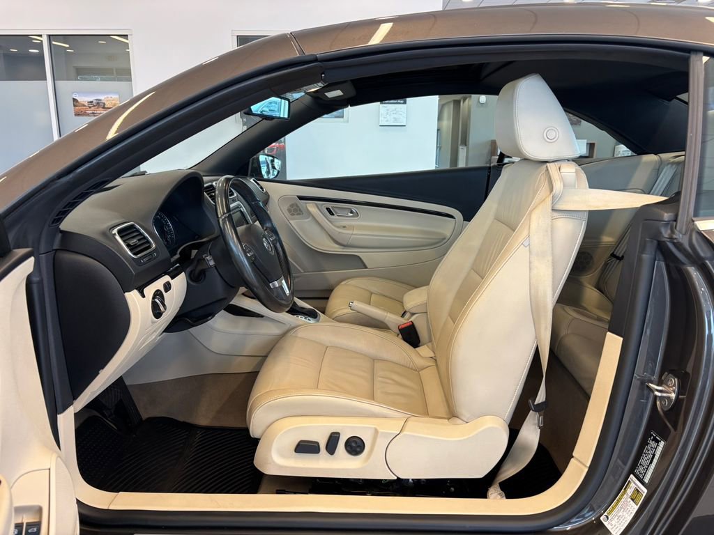 Used 2015 Volkswagen Eos Executive image 23