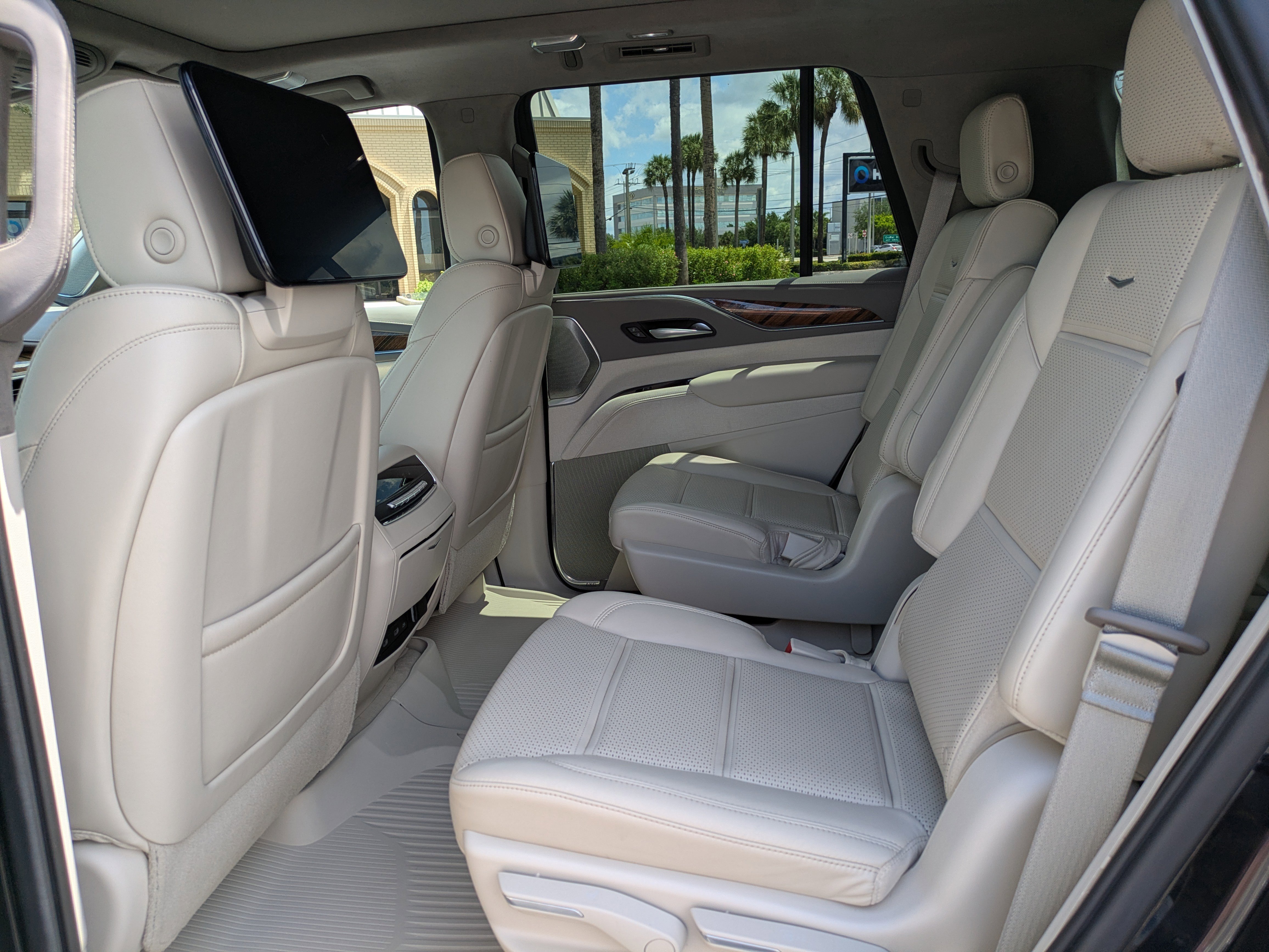 Used 2021 Cadillac Escalade Premium Luxury Platinum AWD/4WD image 13