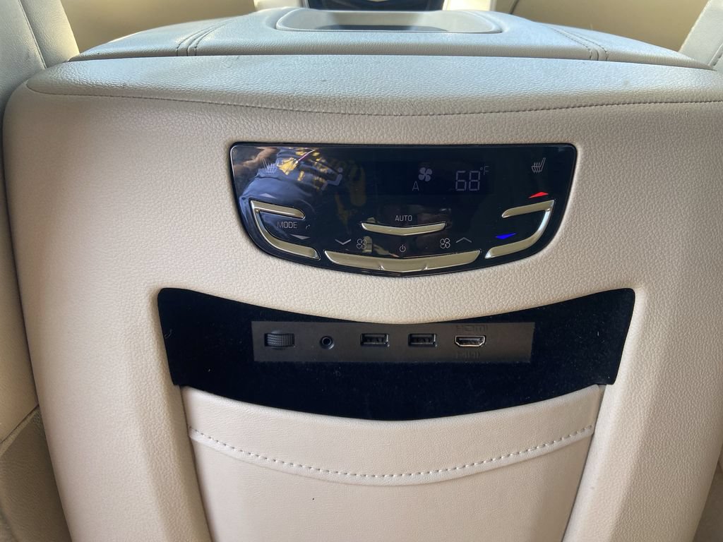 Certified 2020 Cadillac Escalade Premium Luxury AWD/4WD image 30