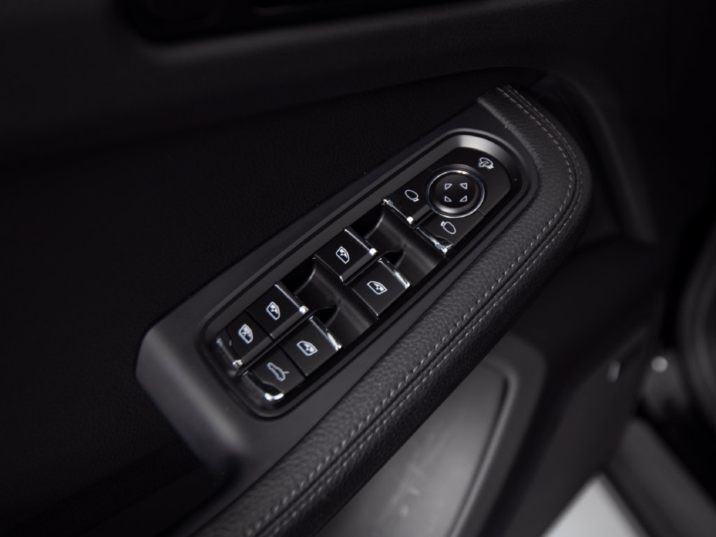 Certified 2026 Porsche Macan AWD/4WD image 21