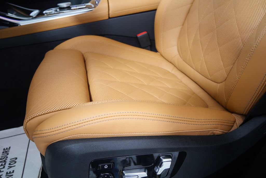 New 2026 BMW X7 M60i AWD/4WD image 9