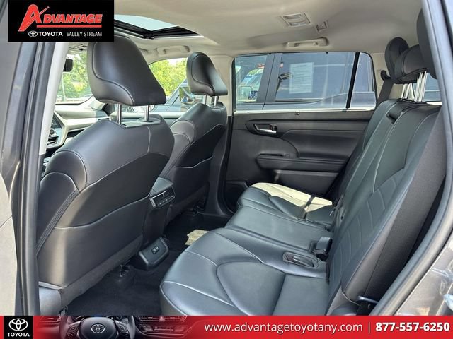 Certified 2021 Toyota Highlander XLE AWD/4WD image 13