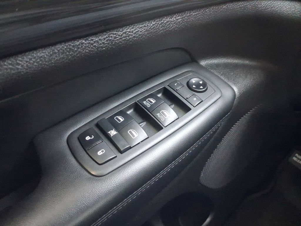 Used 2021 Jeep Grand Cherokee Laredo AWD/4WD image 18