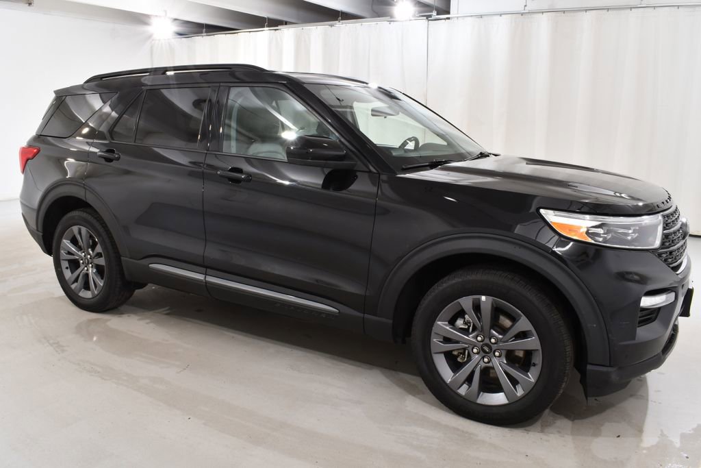 Used 2023 Ford Explorer XLT w/ Equipment Group 202A image 5