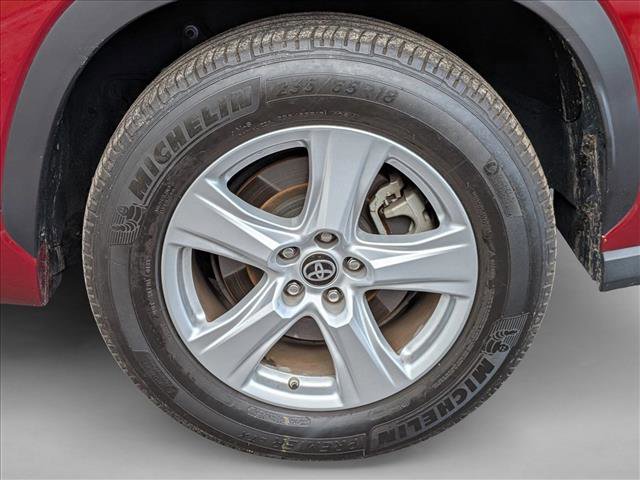 Used 2021 Toyota Highlander LE image 3