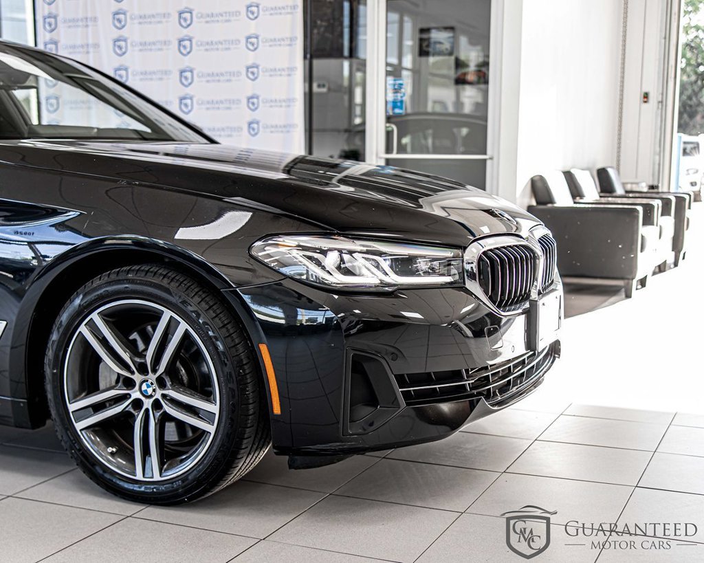 Used 2023 BMW 530i xDrive w/ Premium Package AWD/4WD image 4