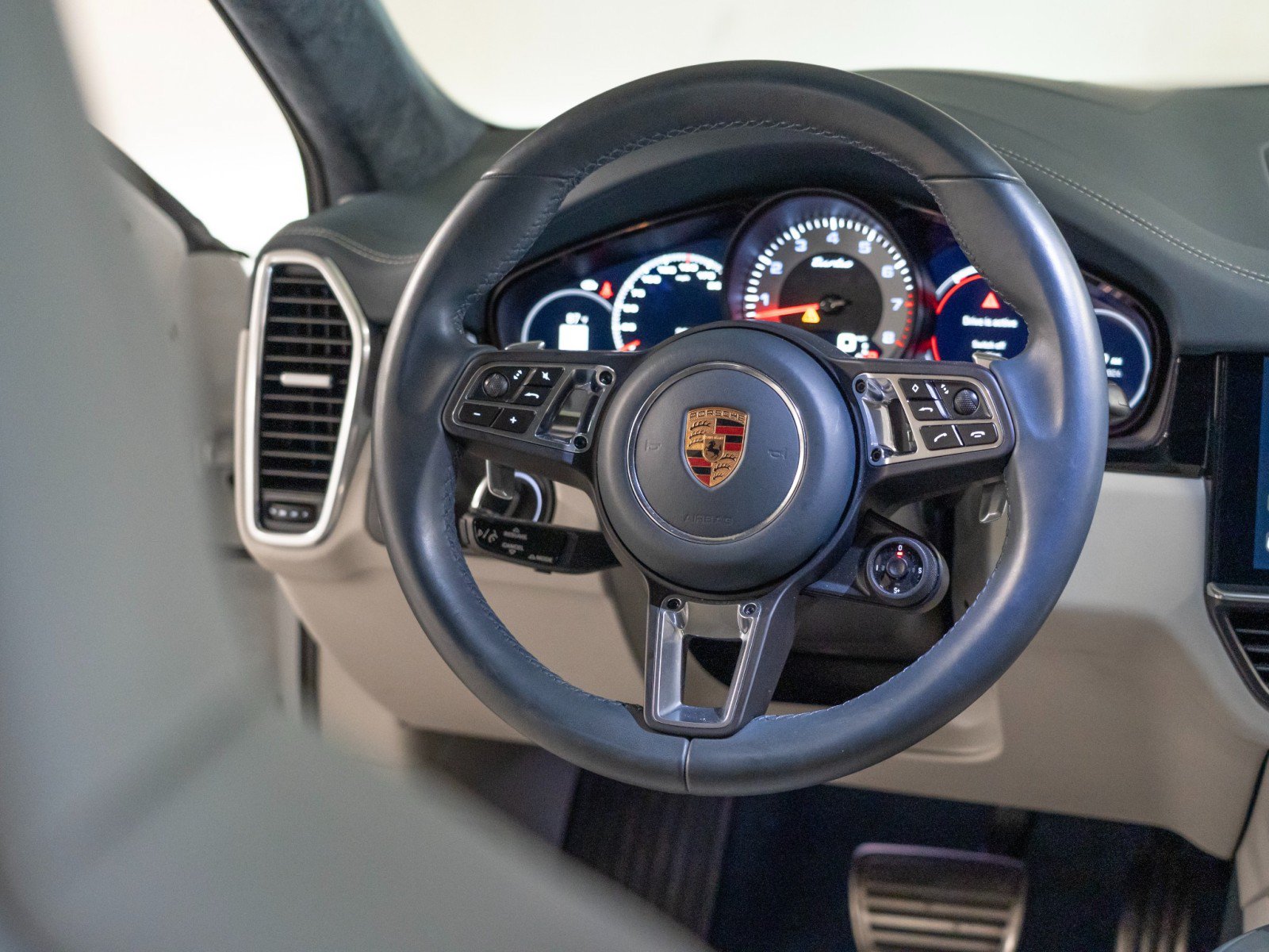Certified 2023 Porsche Cayenne Turbo AWD/4WD image 26