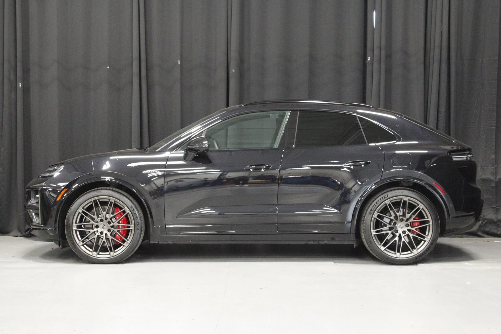 Used 2025 Porsche Macan Turbo Electric AWD/4WD image 2