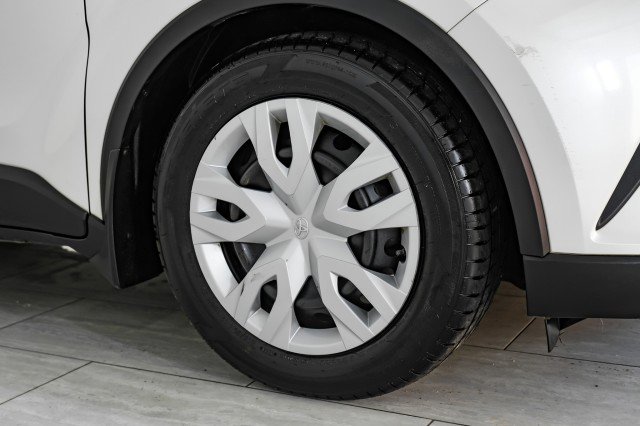 Used 2019 Toyota C-HR LE image 51