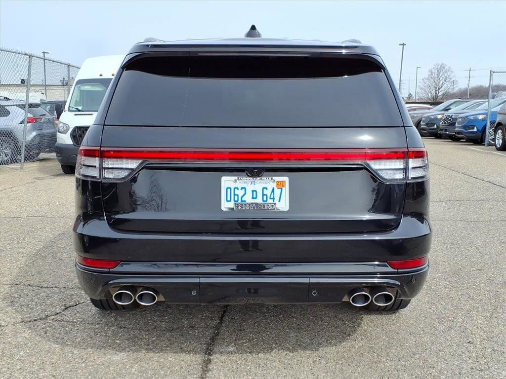 Used 2025 Lincoln Aviator Reserve w/ Equipment Group 201A image 4