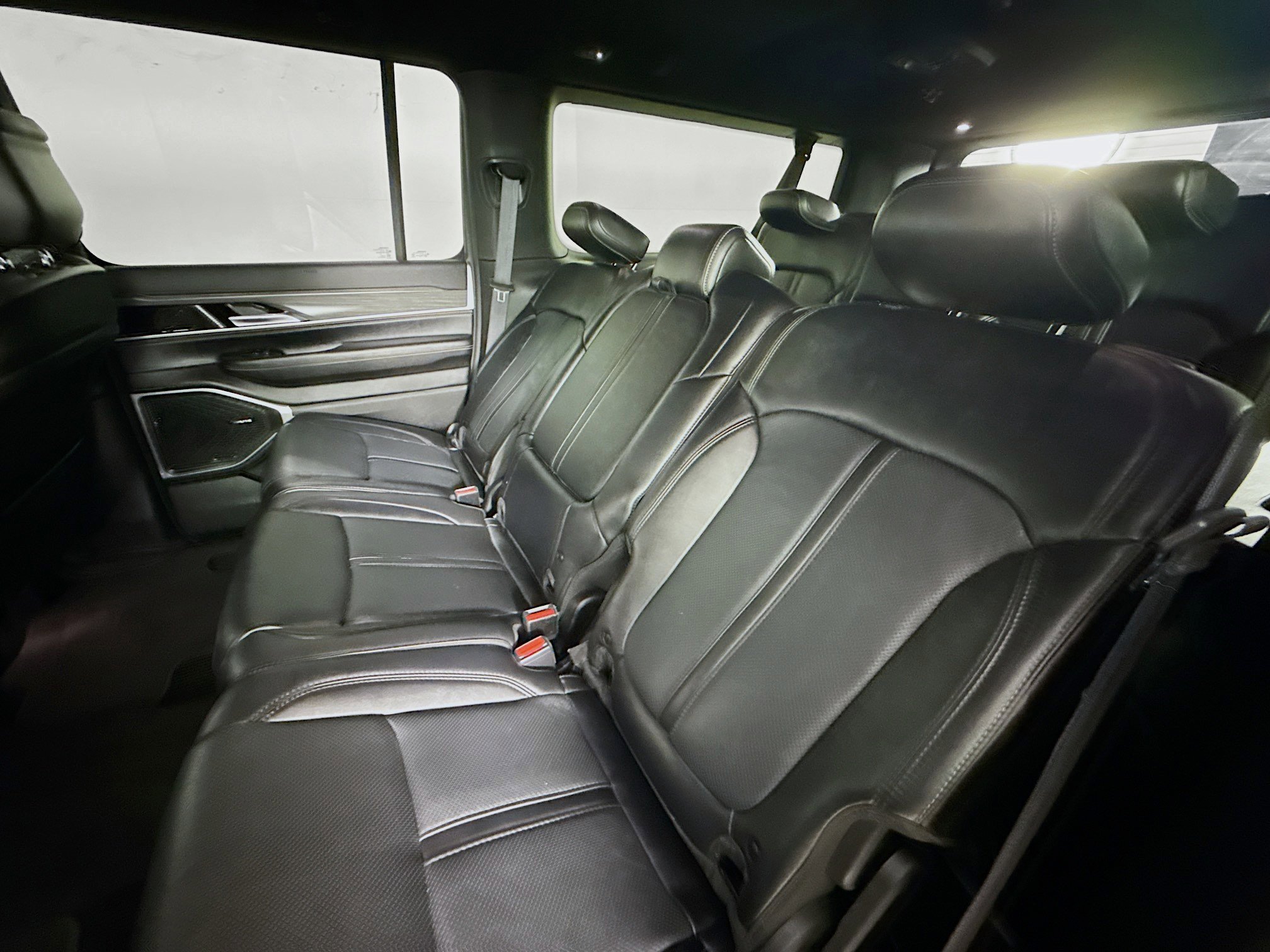 Used 2023 Jeep Wagoneer L Series II image 29