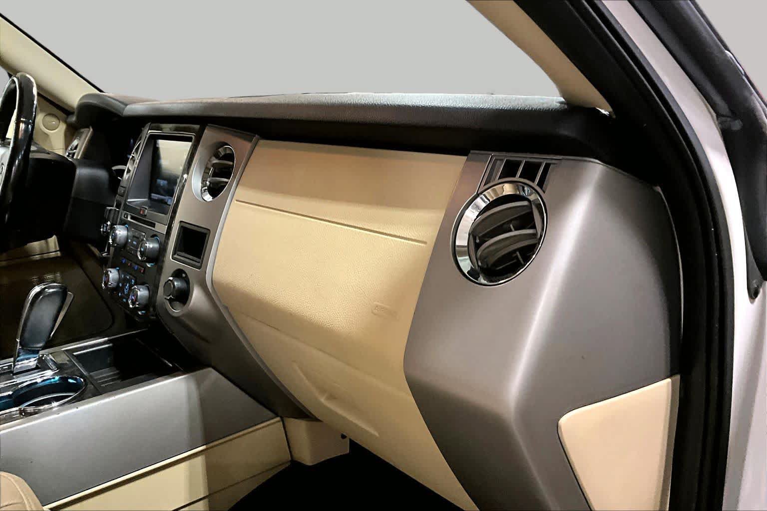 Used 2015 Ford Expedition Limited w/ Equipment Group 301A RWD image 19