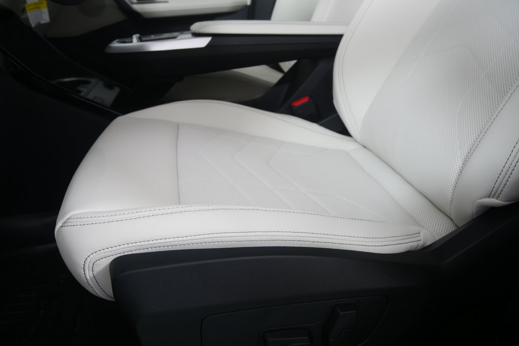 New 2027 BMW X2 xDrive28i AWD/4WD image 6