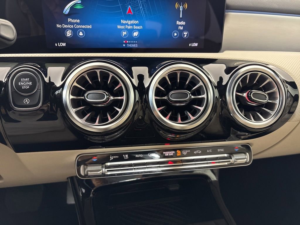 Used 2023 Mercedes-Benz CLA 250 image 33