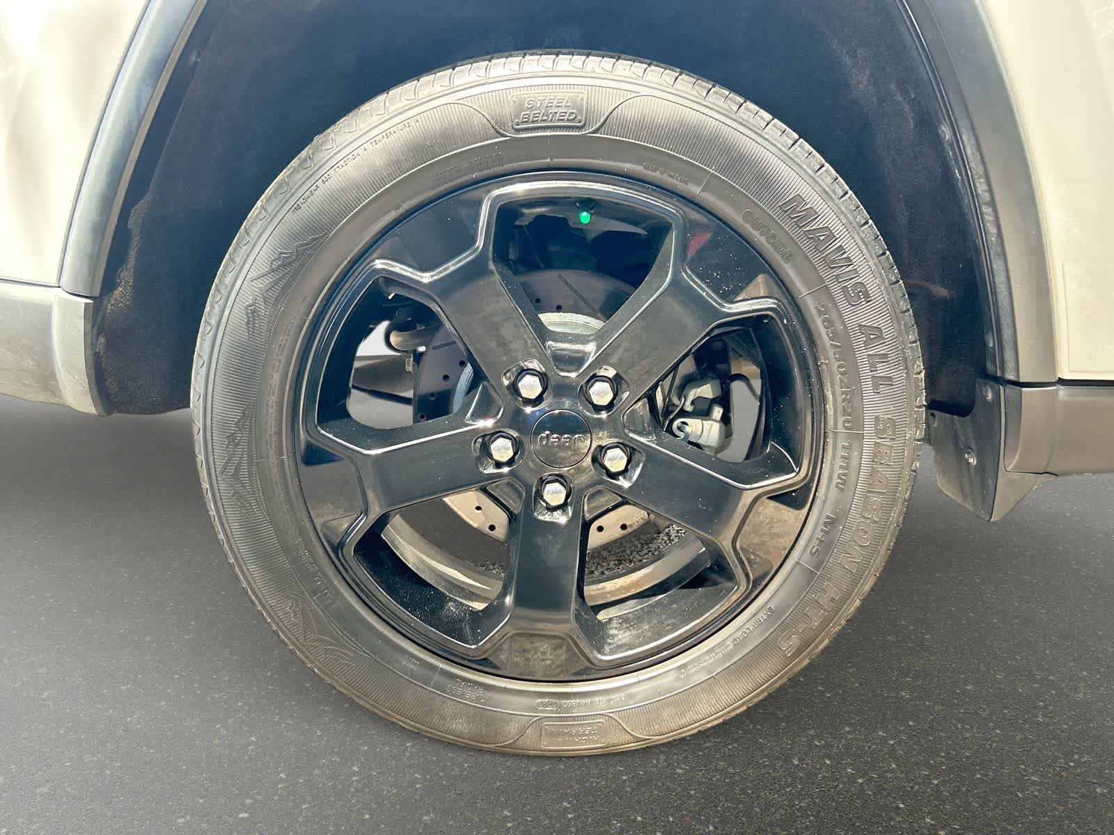 Used 2019 Jeep Grand Cherokee Laredo RWD image 5
