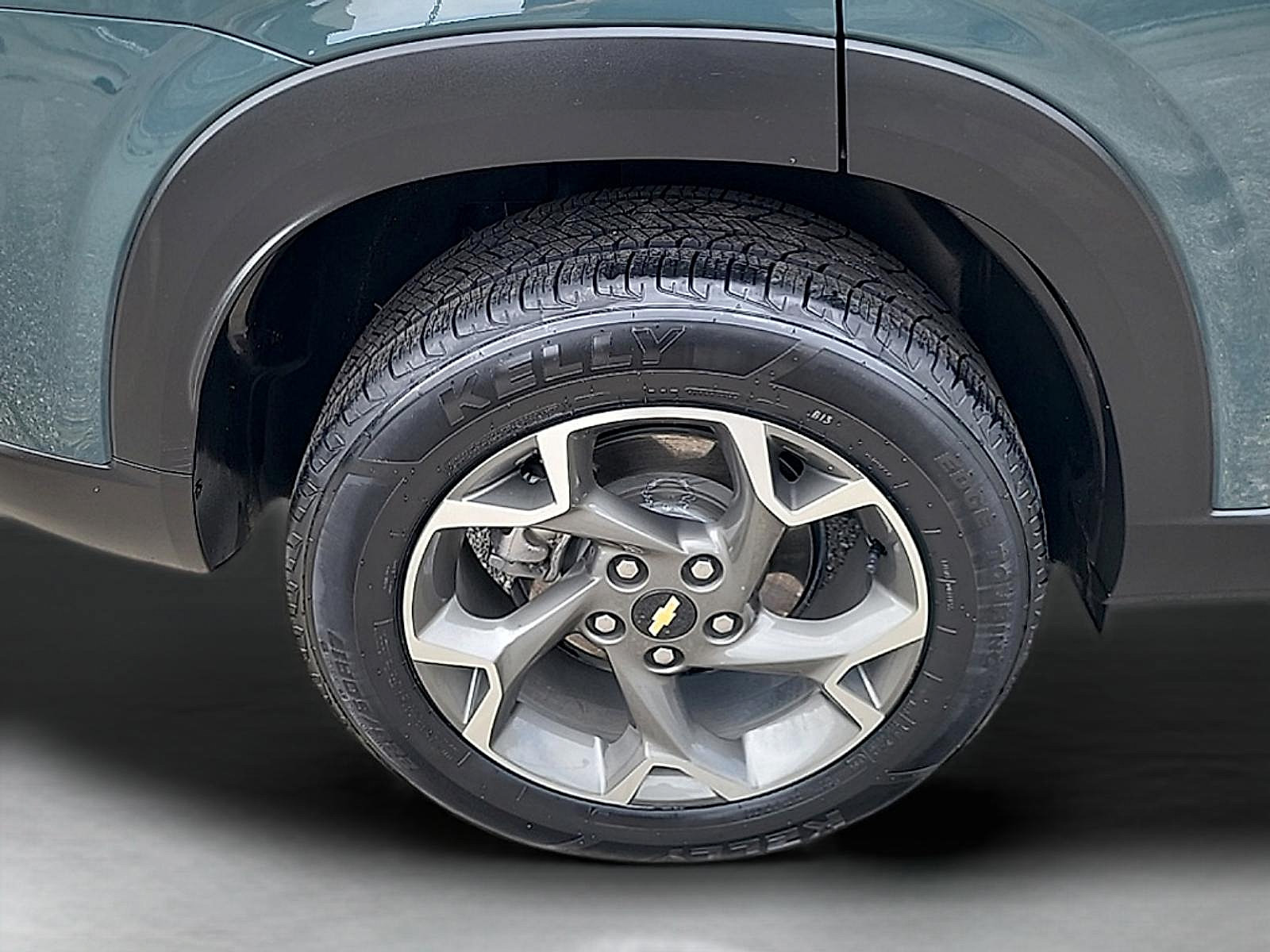 Used 2025 Chevrolet Trax LT FWD image 9