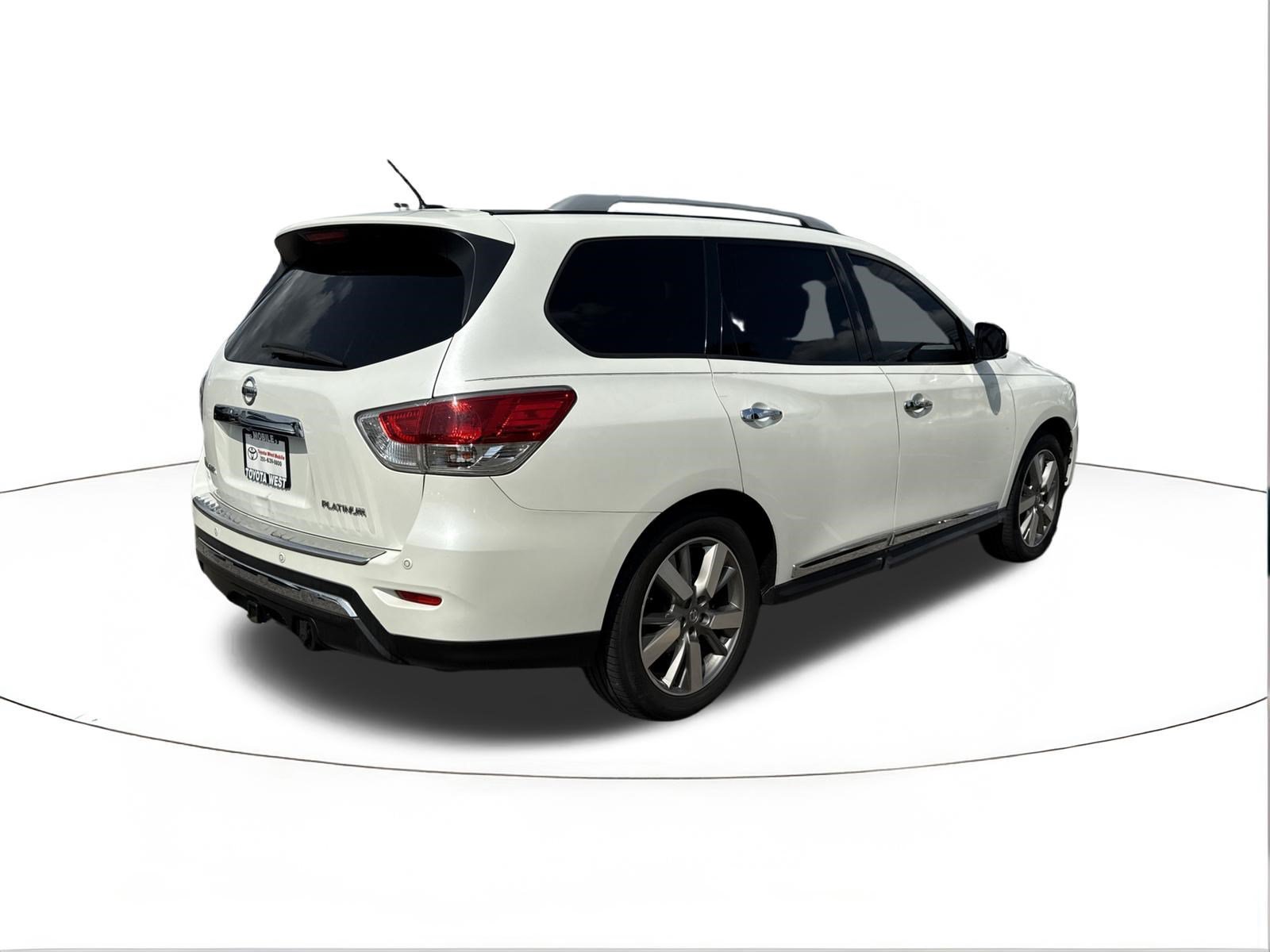 Used 2015 Nissan Pathfinder Platinum FWD image 3