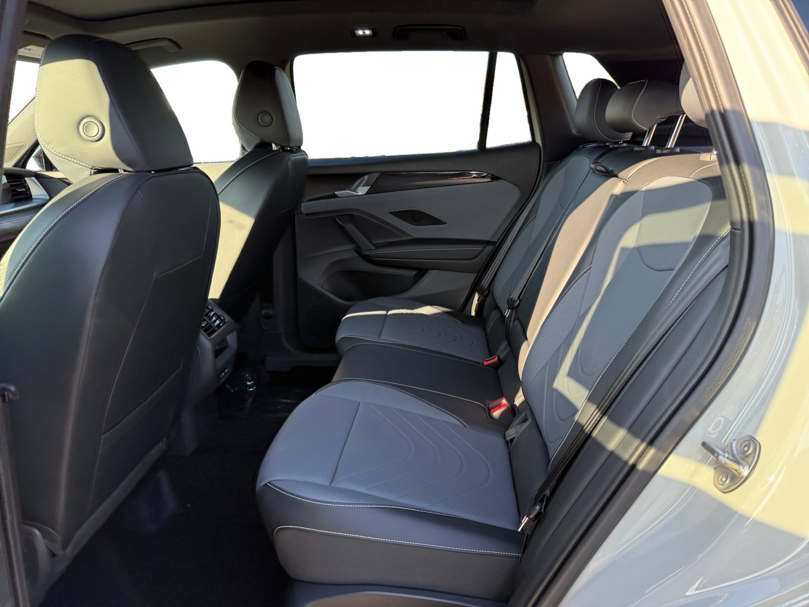 New 2026 Volkswagen Tiguan SE R-Line image 16