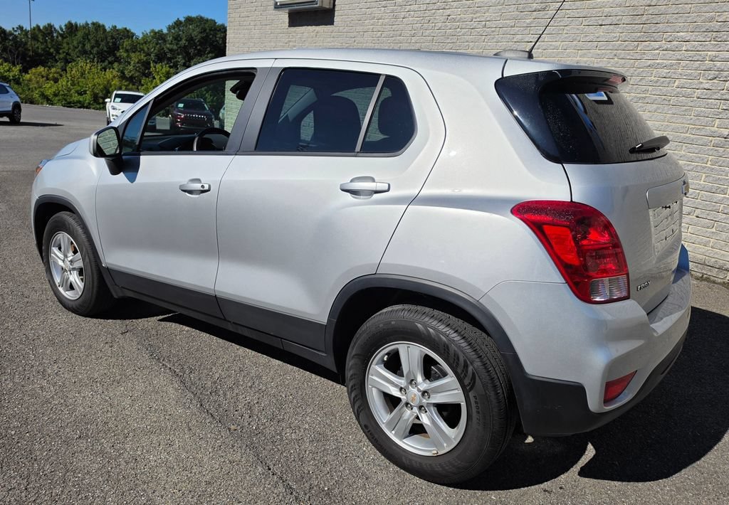 Used 2022 Chevrolet Trax LS w/ Tint and Cruise Package FWD image 5