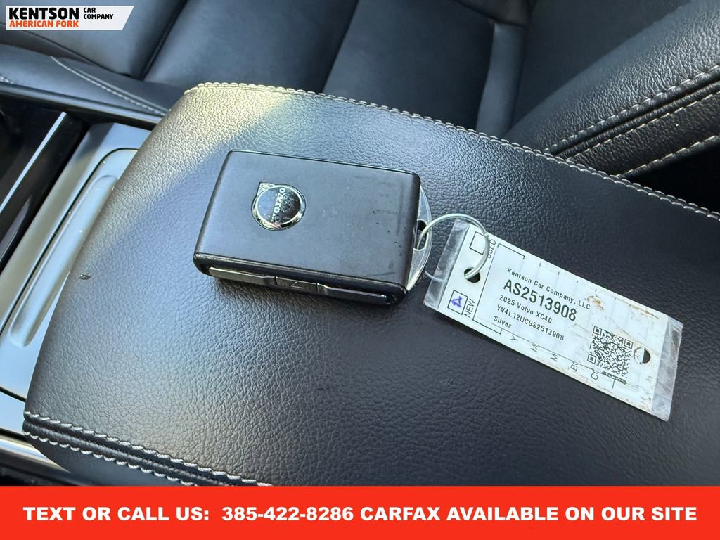 Used 2025 Volvo XC40 B5 Plus image 36