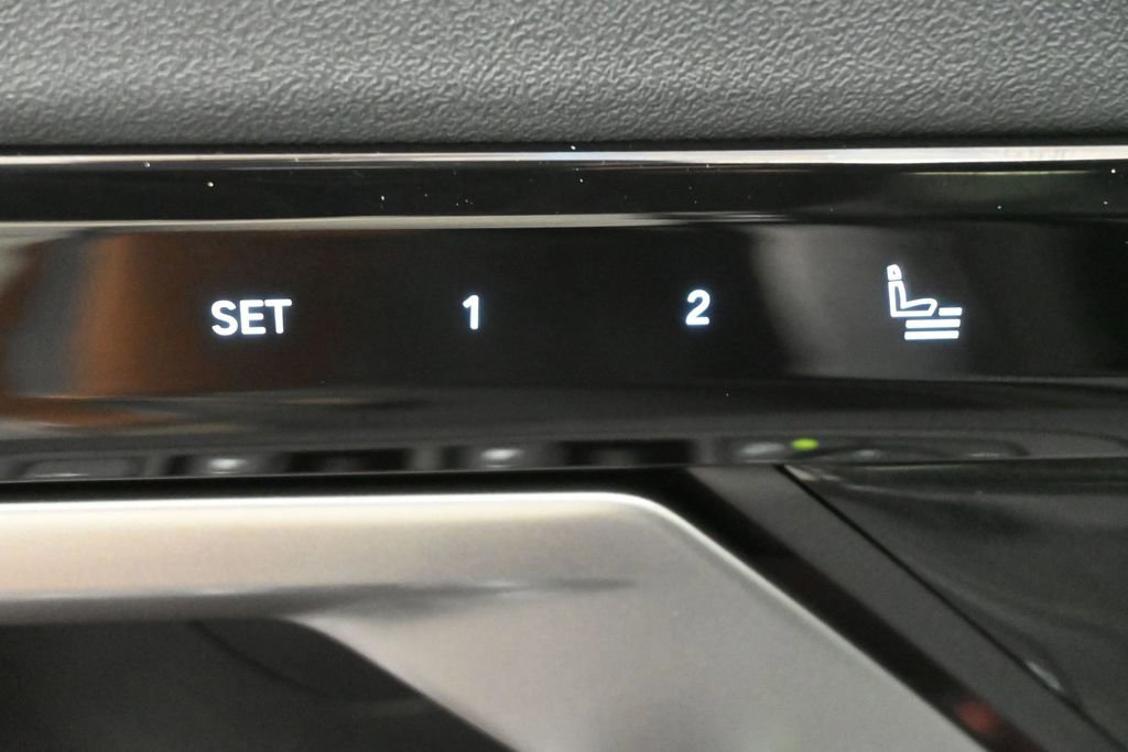 Used 2024 BMW 530i xDrive w/ Premium Package AWD/4WD image 5