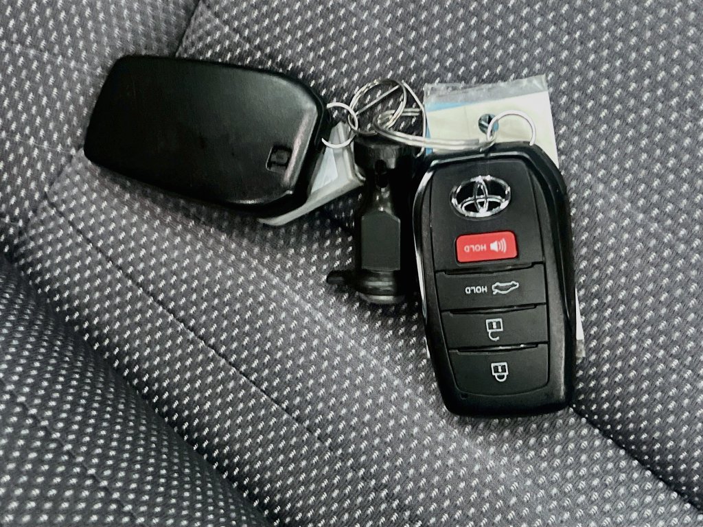 Used 2026 Toyota Corolla SE w/ SE Package FWD image 33