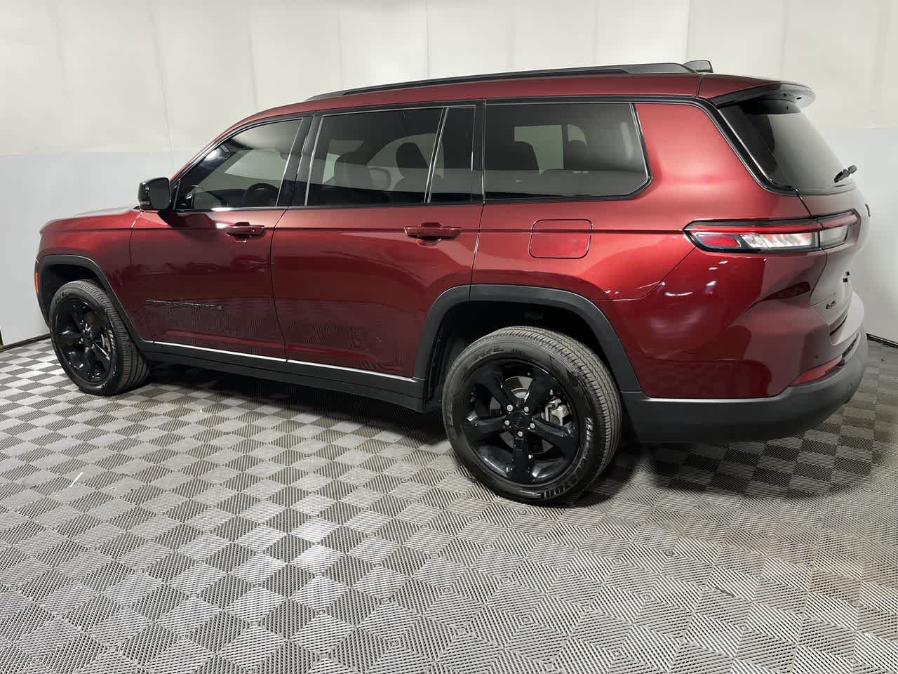 Used 2023 Jeep Grand Cherokee L Laredo AWD/4WD image 6
