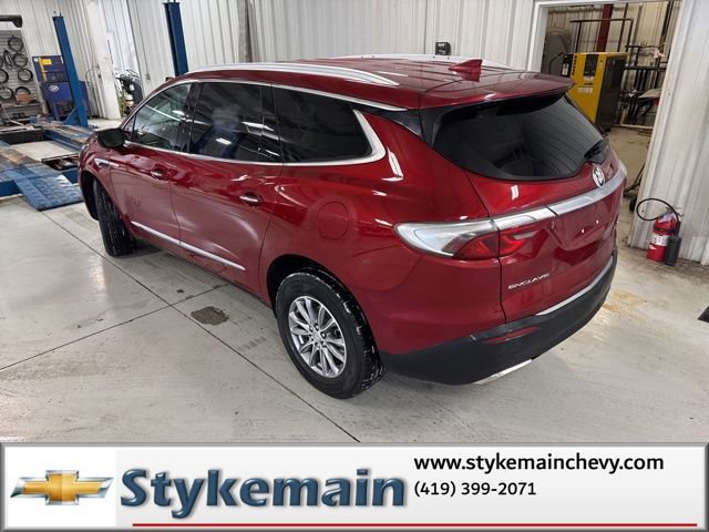 Used 2023 Buick Enclave Essence image 7