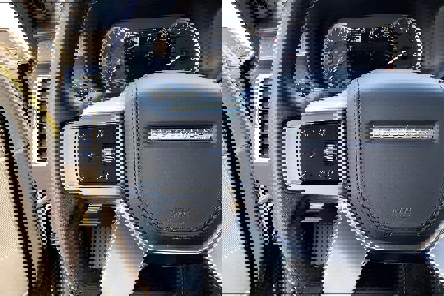 Used 2023 Land Rover Discovery Metropolitan Edition image 22